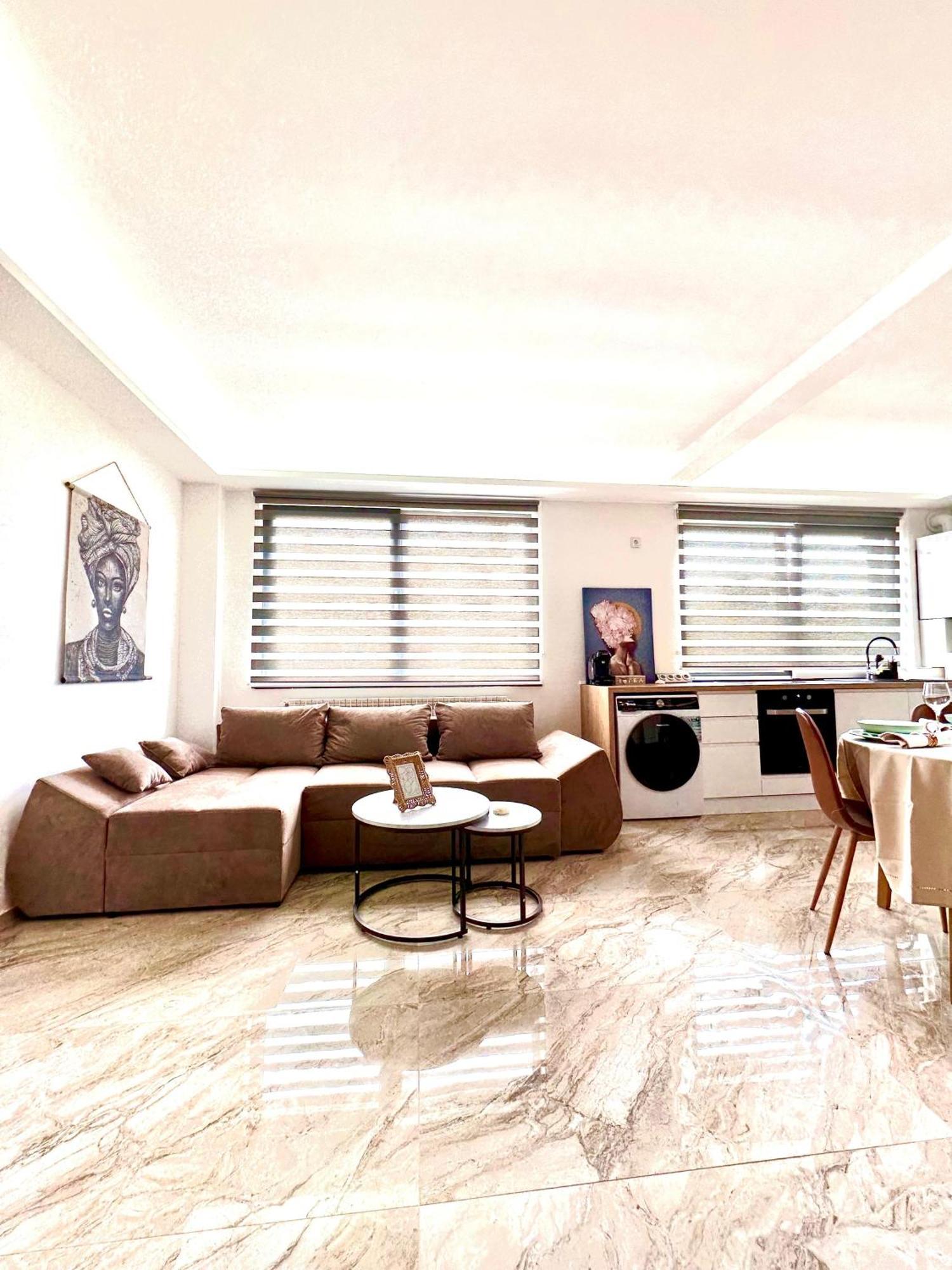 Amos Apartment-Ultracentral-Free Parking คลูจ-นาโปกา ภายนอก รูปภาพ